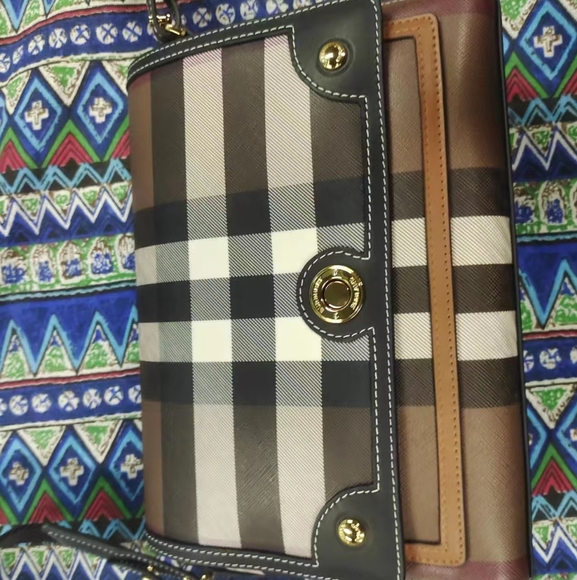 BURBERRY Note Check Bag - Picture 1 of 9